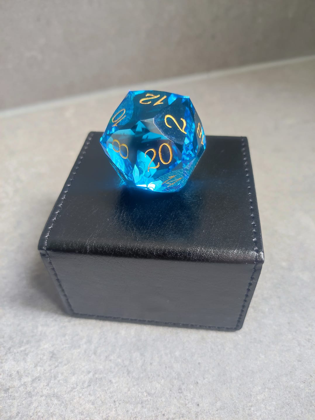 Customer photo review of Dragon Gem - XL 30mm Glas D20 (Diamondcut)