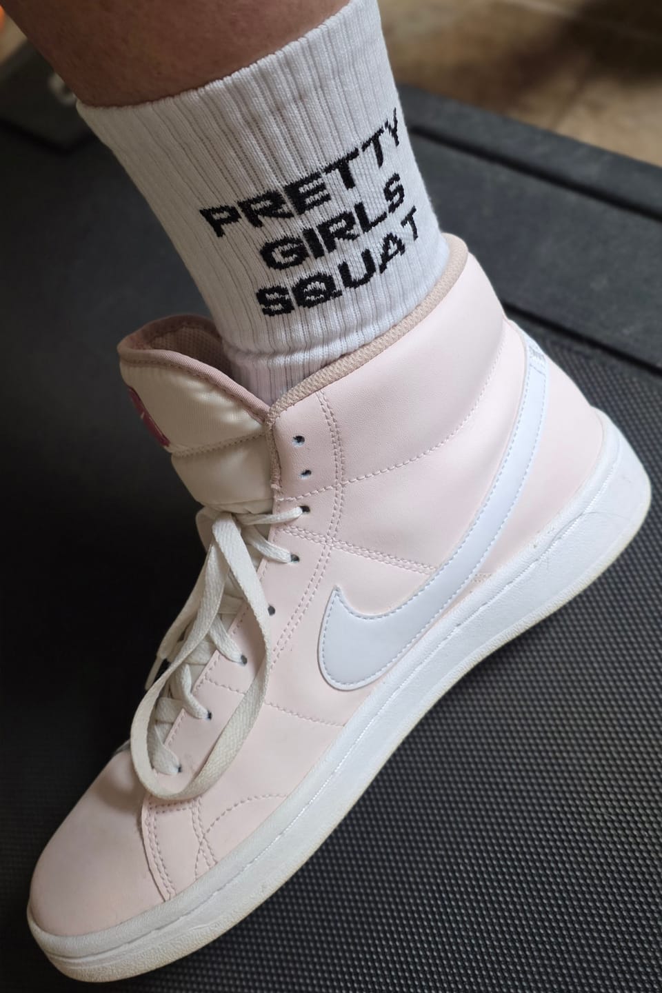 Customer photo review of Pretty Girls Squat ™ - Crew Workout Socks