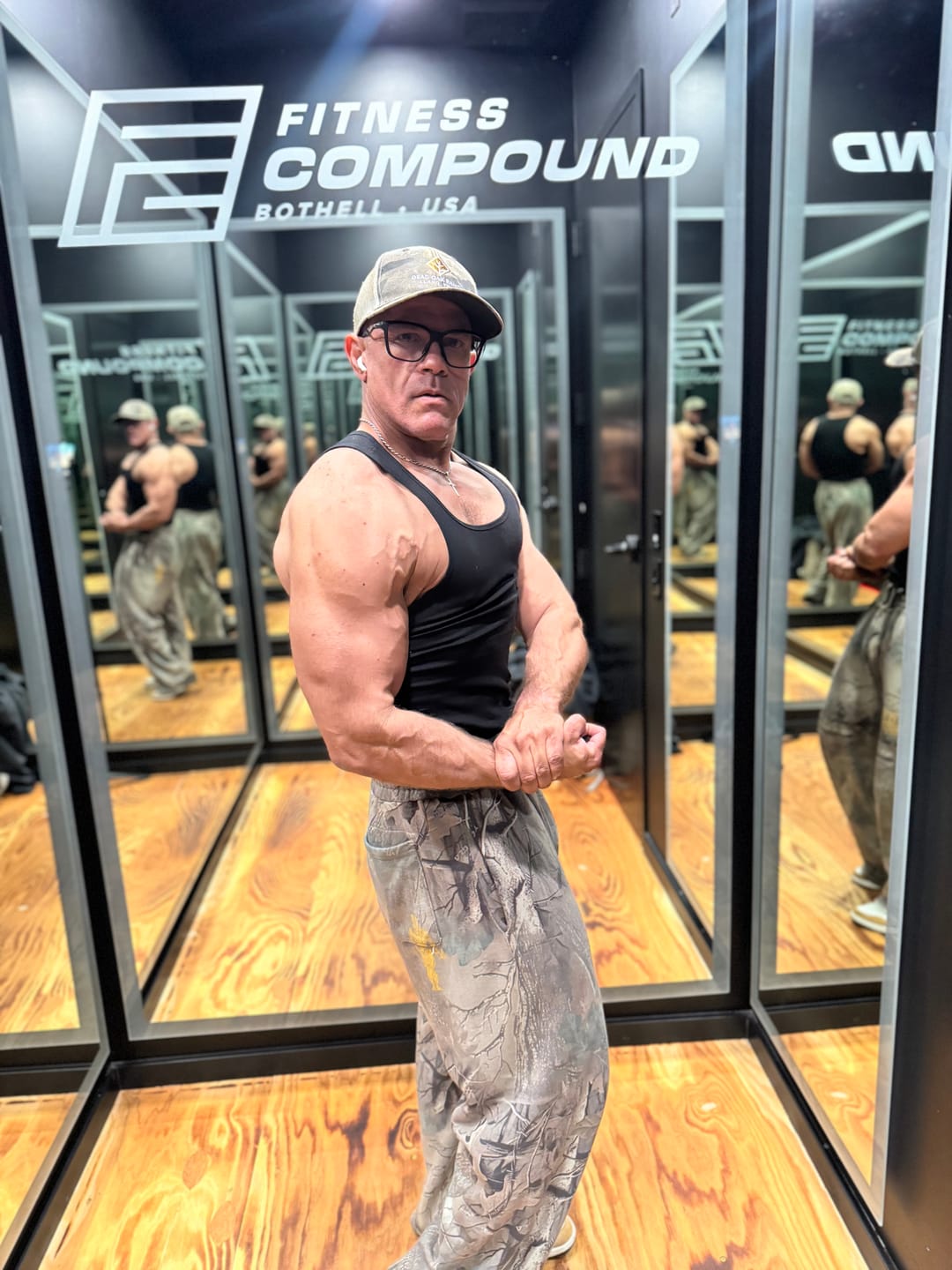Customer photo review of 2052 - Gold's Iron Legacy Heritage Sweats