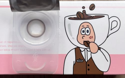 レビュアーによるBean Kristin 1Day コールドブラウンの写真。開封したパッケージ内のレンズと製品箱が写っています。