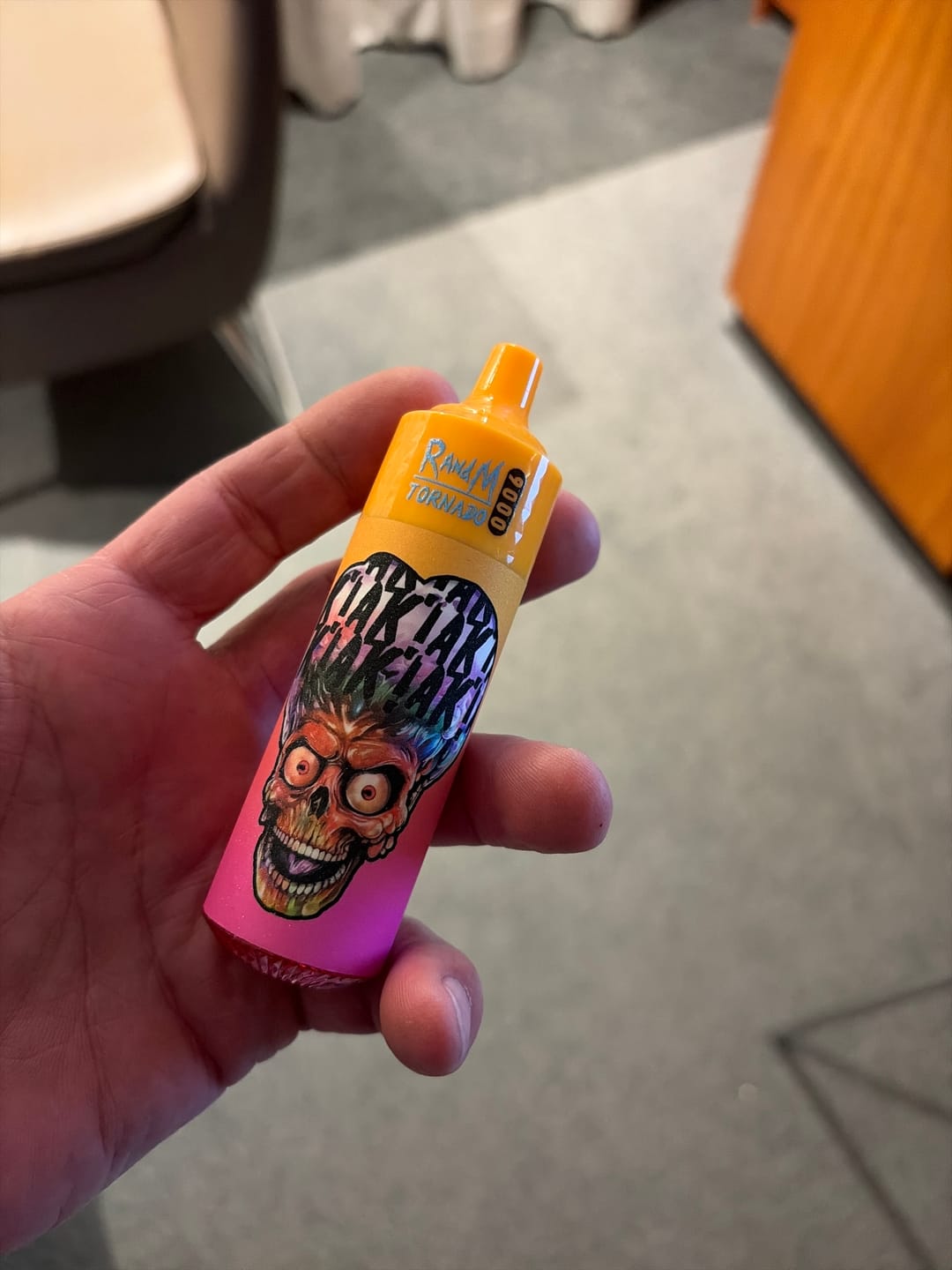 Customer photo review of RAndM Tornado 9000 Puffs Disposable Vape