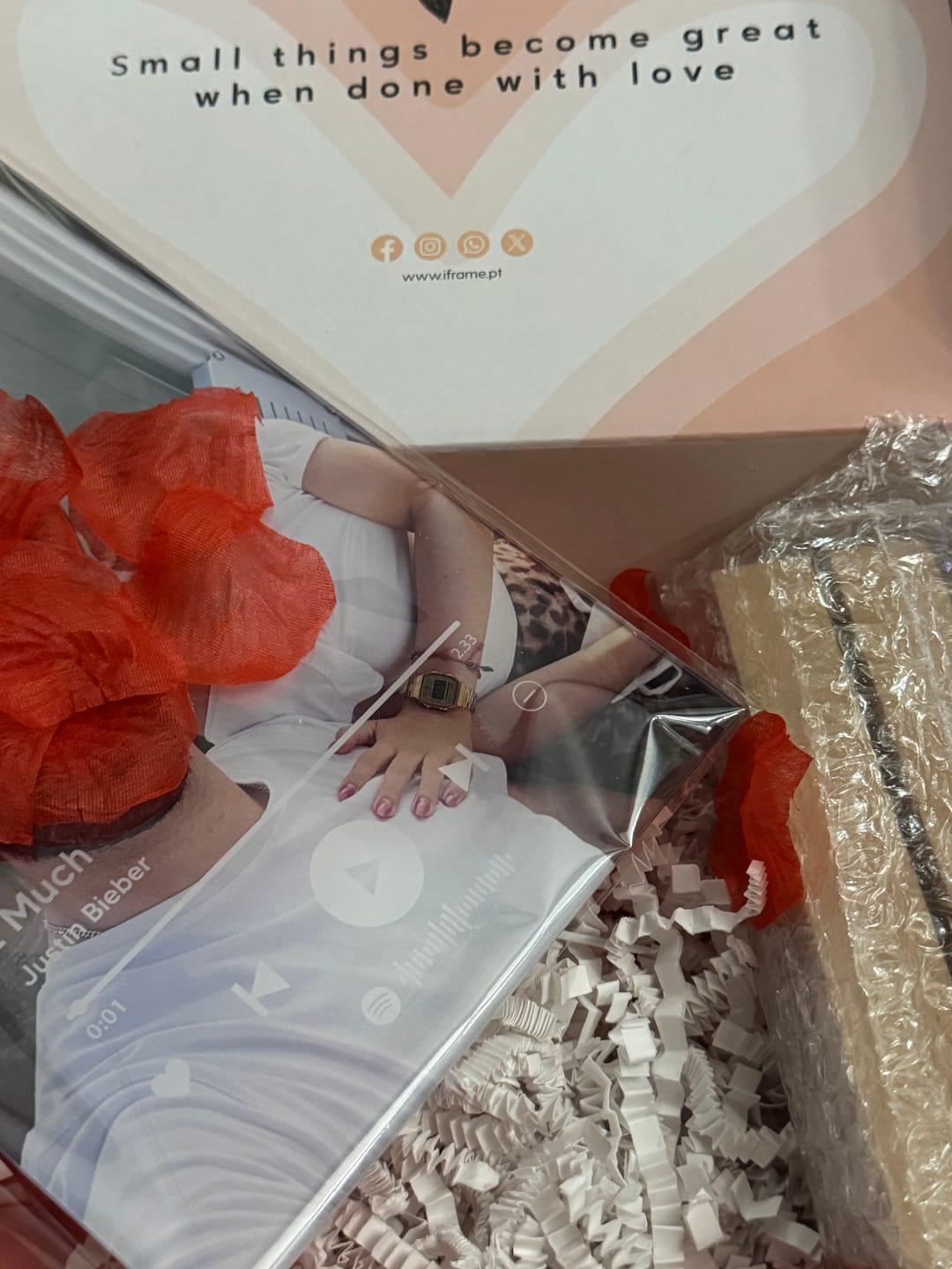 Customer photo review of Placa Spotify Player Personalizável c/ Fotografia Completa