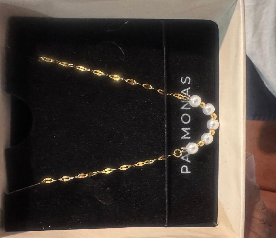 Customer photo review of Pearl Lip Chain Necklace