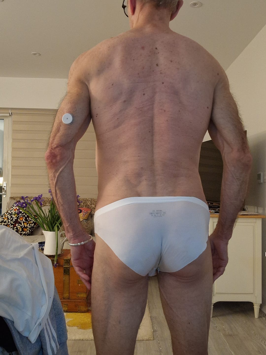 Customer photo review of 4 Pack Men's Seamlessess Thin Pouch Bikini