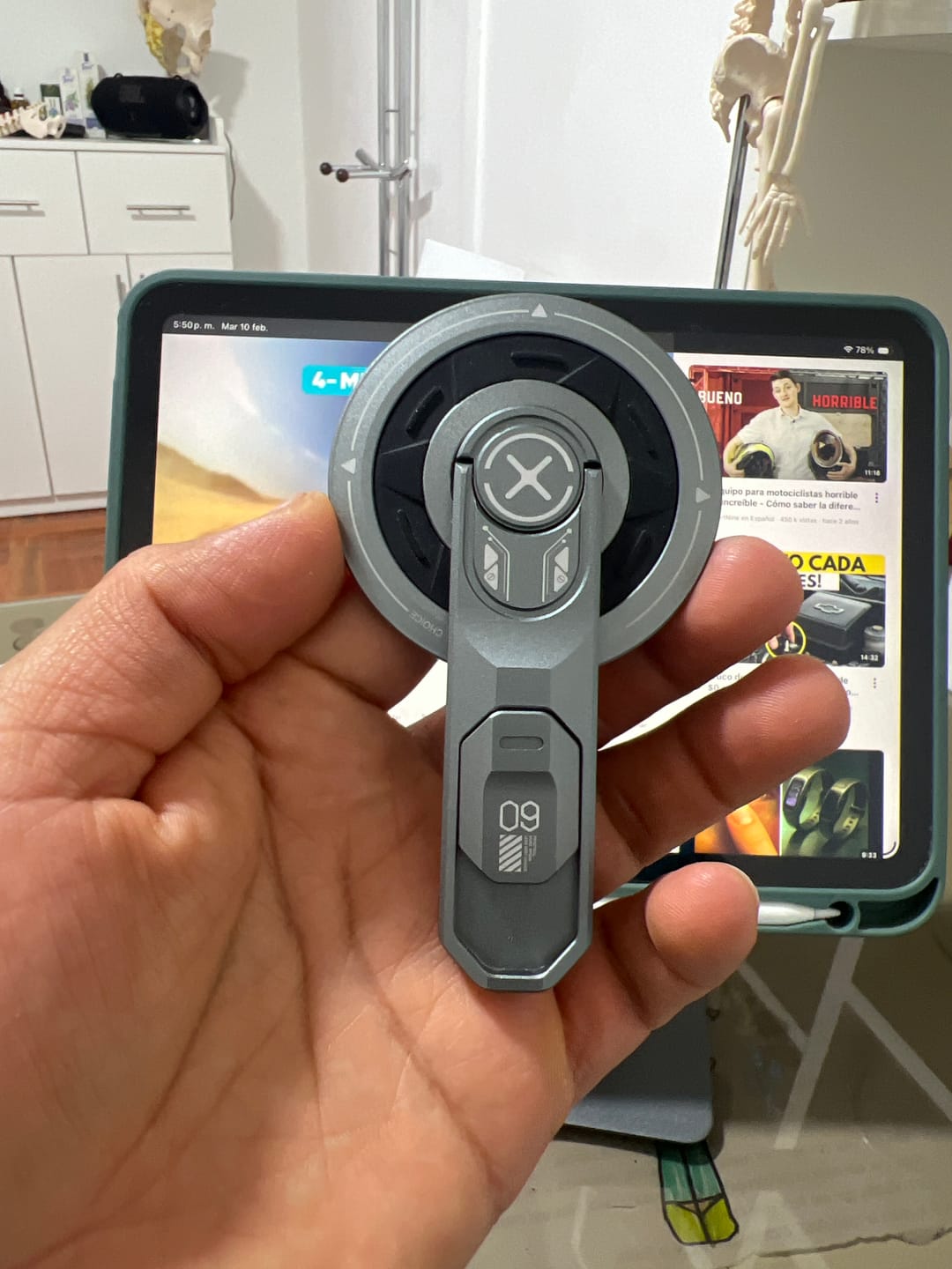 Customer photo review of Soporte Magnético y Giratorio para celular con Grip Ergonómico