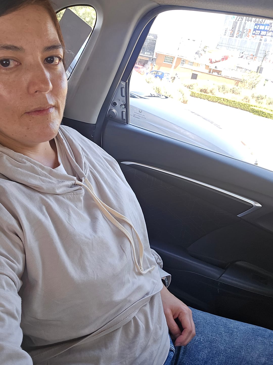 Customer photo review of Sudadera de maternidad y lactancia LIGERA •Arena•