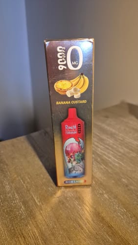 Reviewer's box of the RandM 9000 Puffs Zero Nicotine Vape in the Banana Custard flavor.
