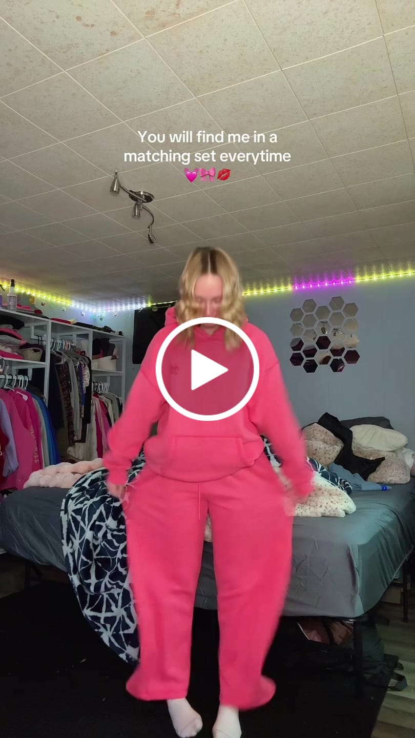 Customer video review of Soufflé Baggy Hoodie Set