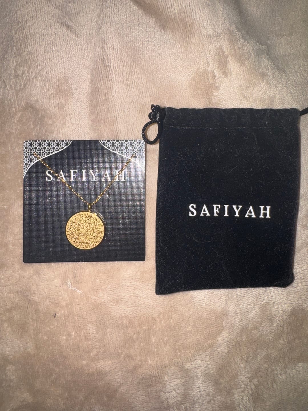 Customer photo review of Ayatul Kursi Token Halskette