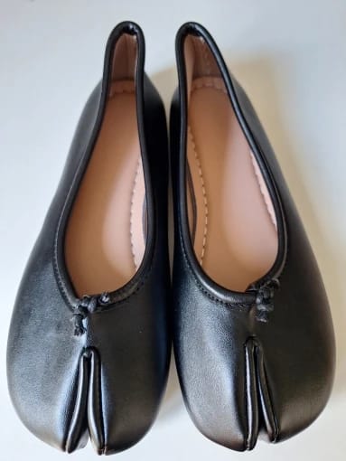 Customer photo review of Elizabeth Split Toe Ballet Flats