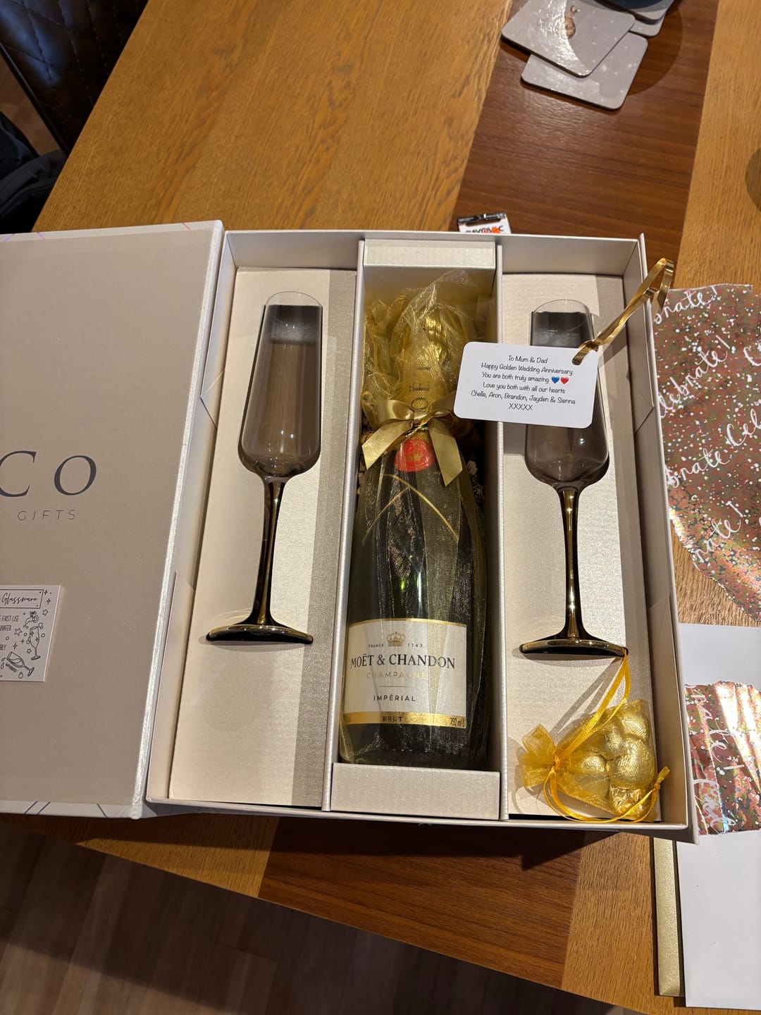 Customer photo review of Golden Edition Moet & Chandon 75cl Champagne Gift Set