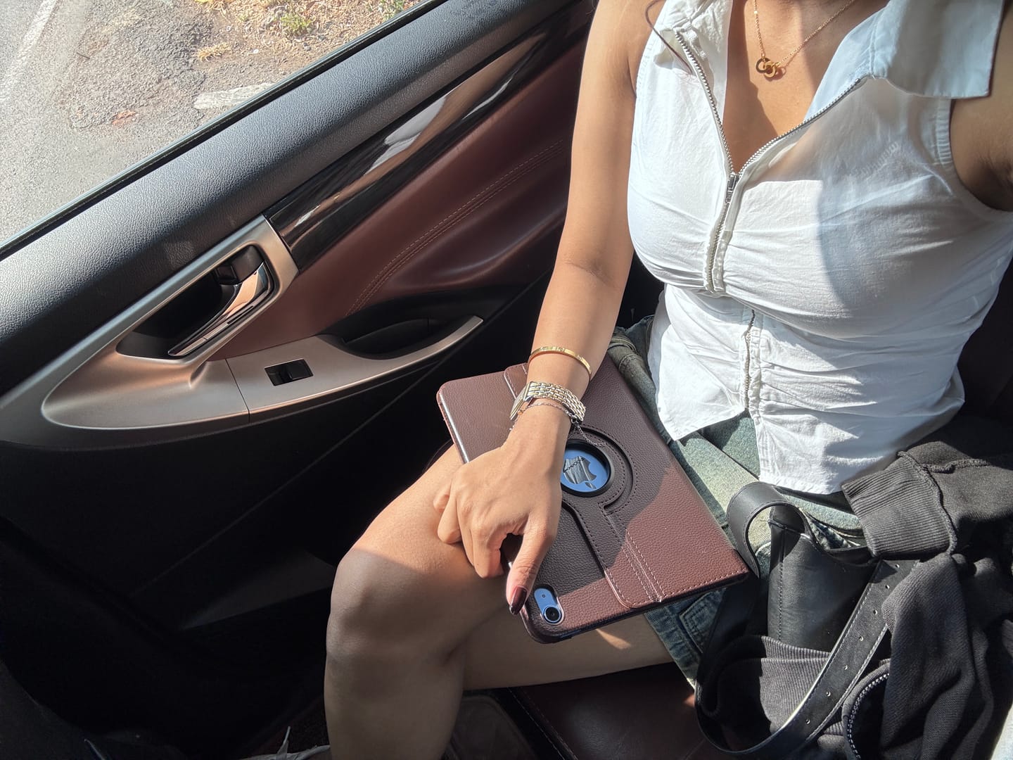 Customer photo review of Linked Circles Harmony Necklace