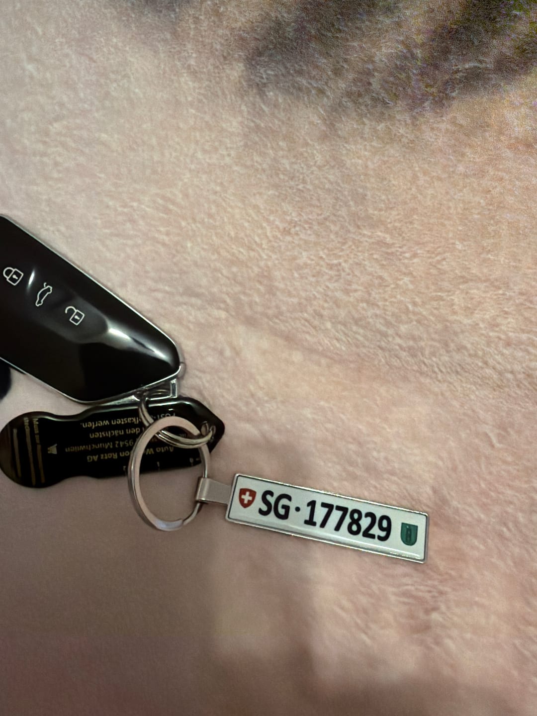 Customer photo review of Personalisierter Kennzeichen-Schlüsselanhänger – Dein Nummernschild als Anhänger