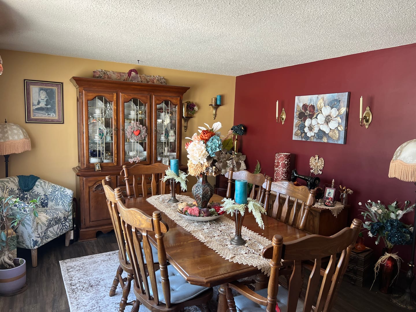 Customer photo review of Floral Bloom Wall Art – Elegant Red and White Flower Canvas with Gold Leaves