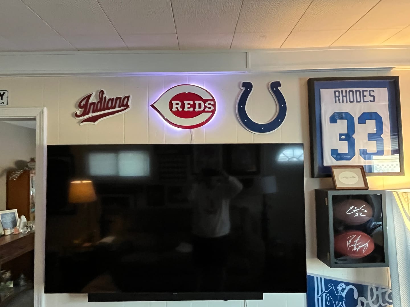 Customer photo review of Indianapolis Colts Horseshoe 3D Vintage Metal Wall Art