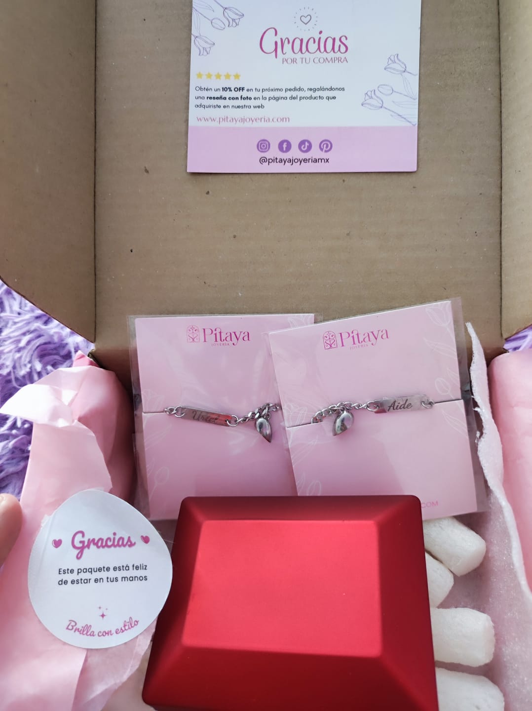Customer photo review of Pulseras de Pareja con Imán de Corazón Personalizada