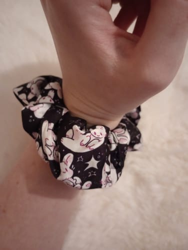 Customer photo review of Hair Scrunchies V2
