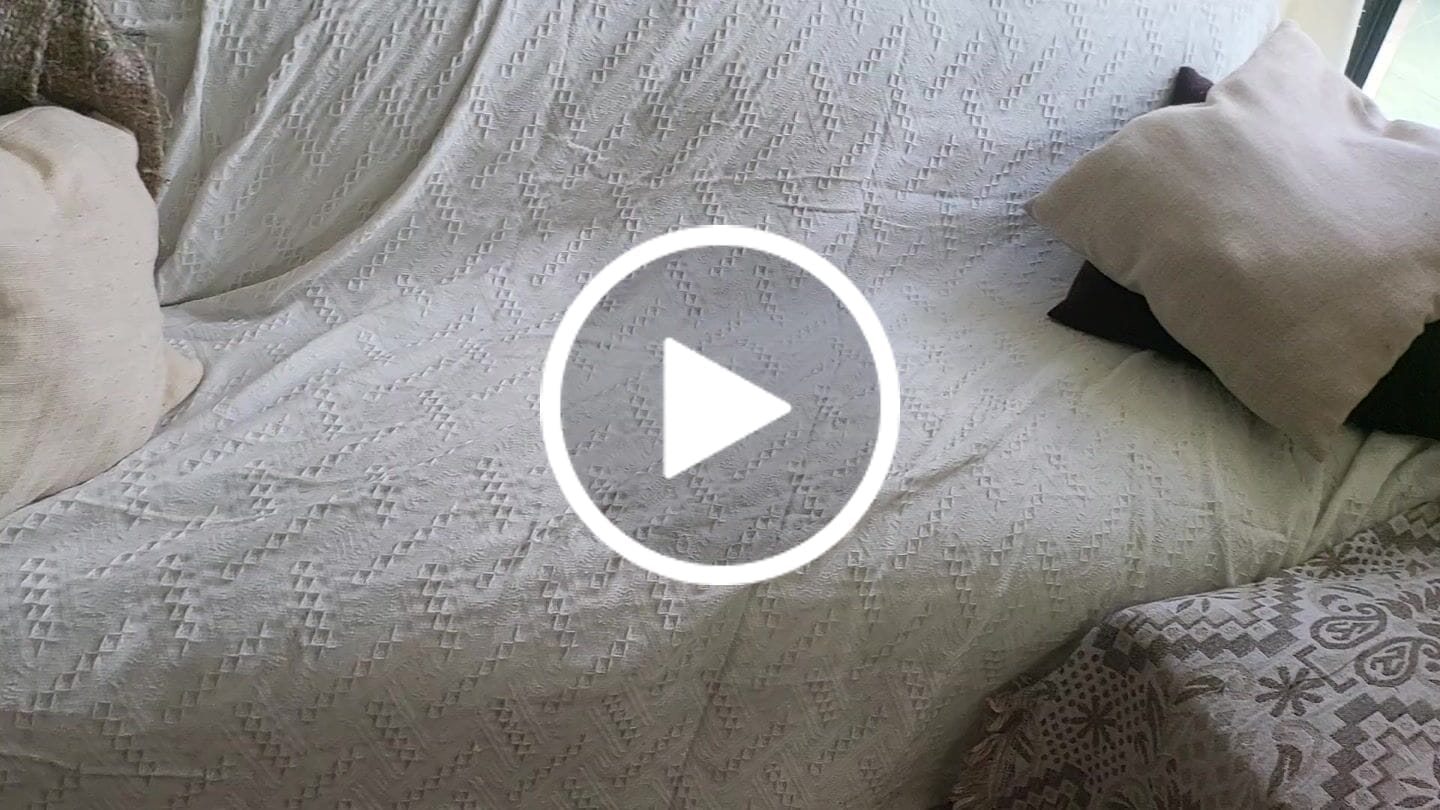 Customer video review of Manta Para Sillon Y Pie De Cama 180cm X 230cm