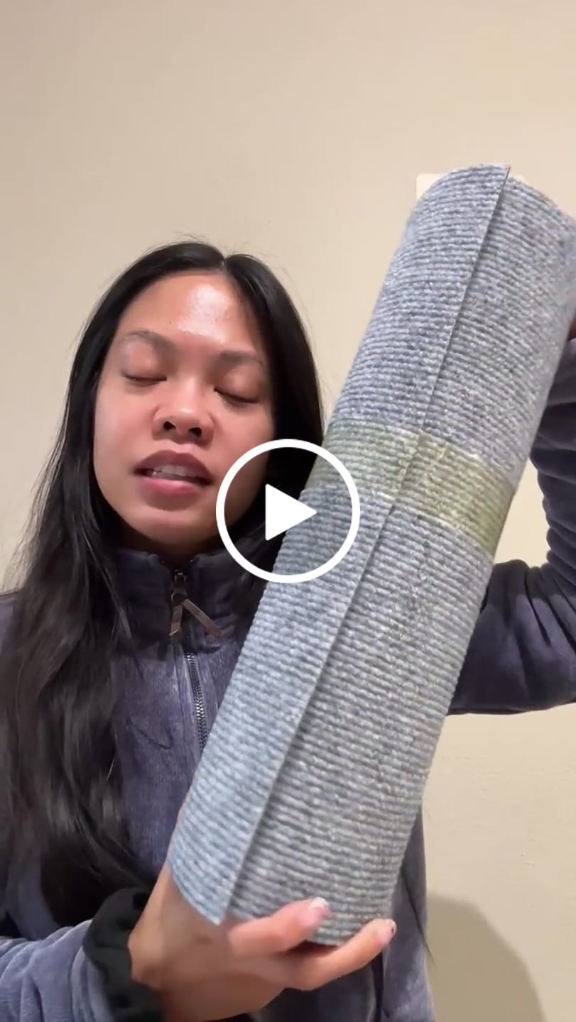 Customer video review of Multifunctional Cat Scratching Carpet