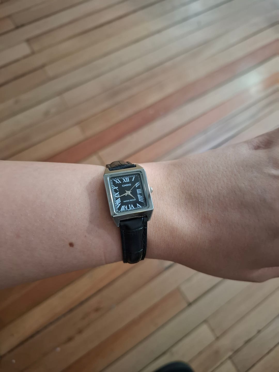 Customer photo review of Reloj Casio Tank Análogo LTP-V007L-1BUDF Cuero Dial Negro