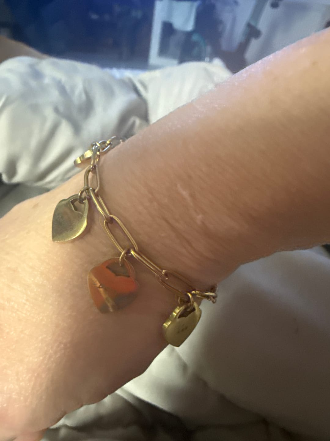 Customer photo review of Armband mit personalisierten Herzanhängern