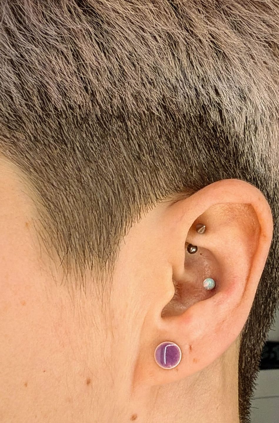 Customer photo review of Violette Keramik Ohrstecker  *FLIEDER DUNKEL*