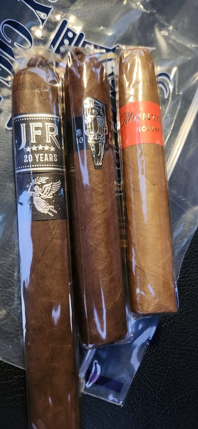 Customer photo review of Core Subscription Luxury Cigars Monthly