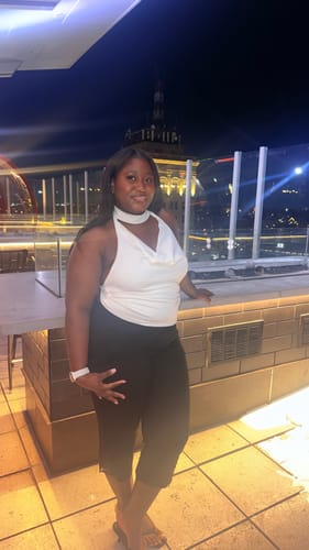 Customer photo review of CurlyMe Kinky Straight Virgin Human Hair Bundles with Lace Frontal Natural Black