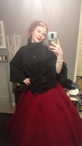 Customer photo review of Queen Glitter Lip Kit – Wine Red Sparkle 👑