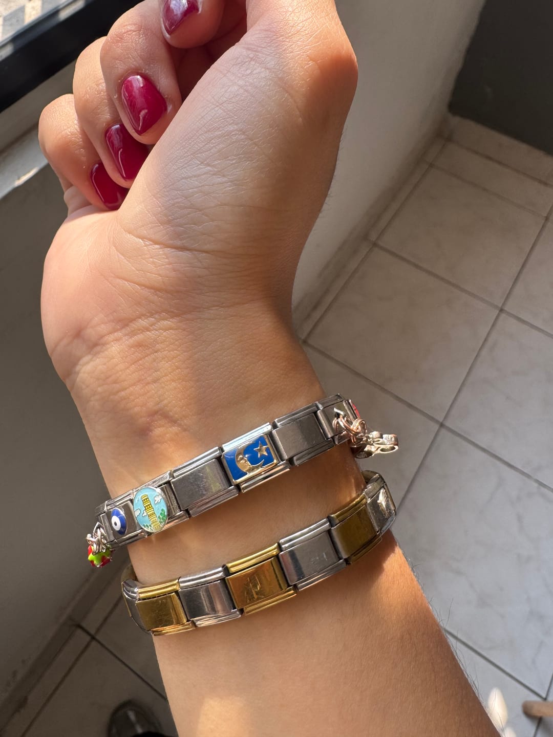 Customer photo review of Charm Luna Con Fondo Azul
