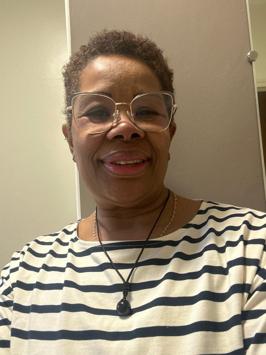 Customer photo review of Pendentif "Sphère" en Obsidienne Dorée