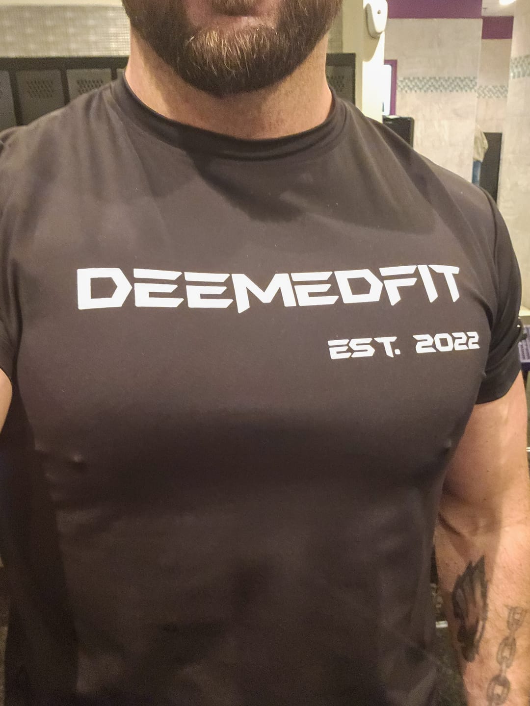 Customer photo review of Men's Gym Tee "Compellence"- Black