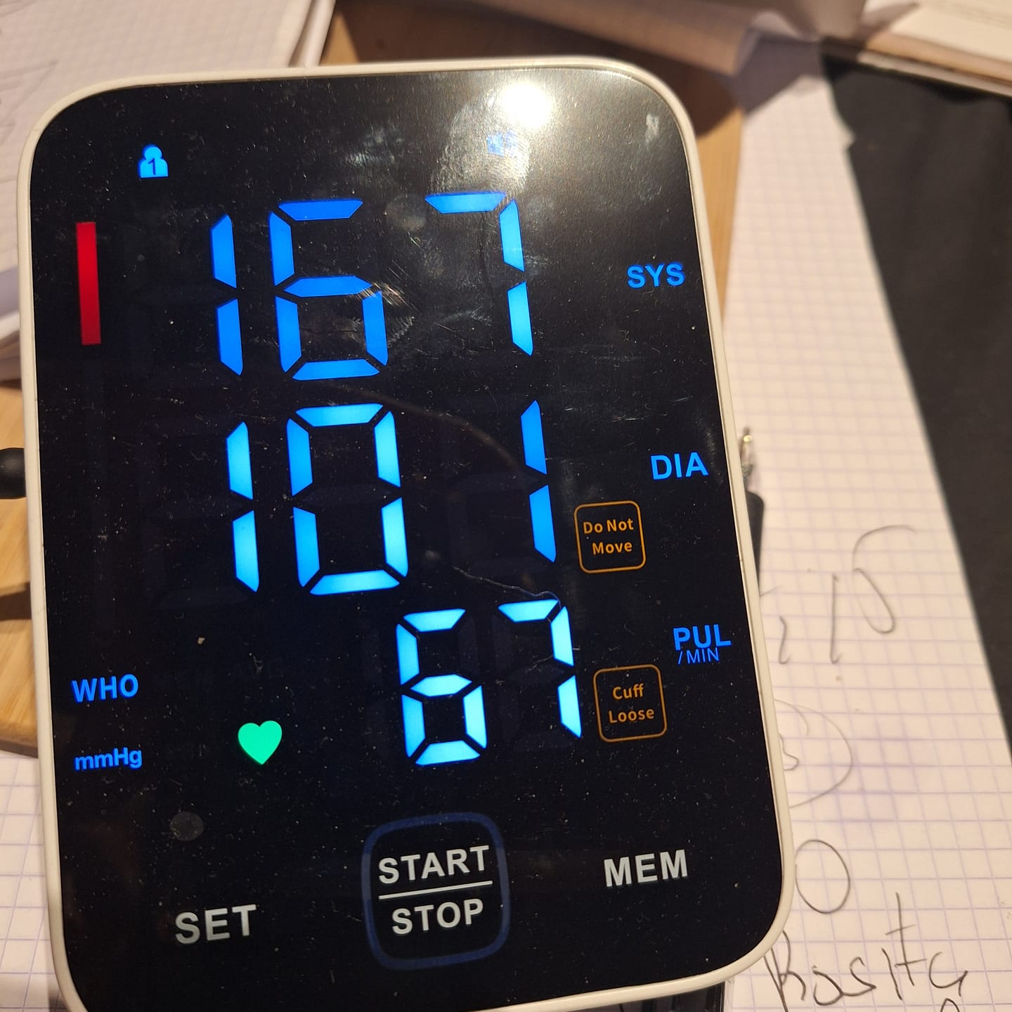 Customer photo review of Zeer nauwkeurige bovenarm bloeddrukmeter / meten via bovenarm / detectie van hartritmestoornissen / met slimme geheugenfunctie voor thuisgebruik (bloeddrukmeter)