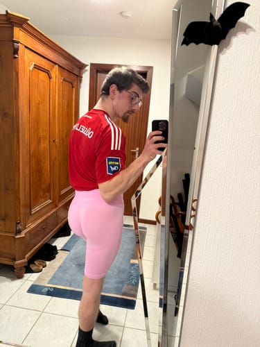 Customer photo review of DIVINE Scrunch Shorts - Rose Pink