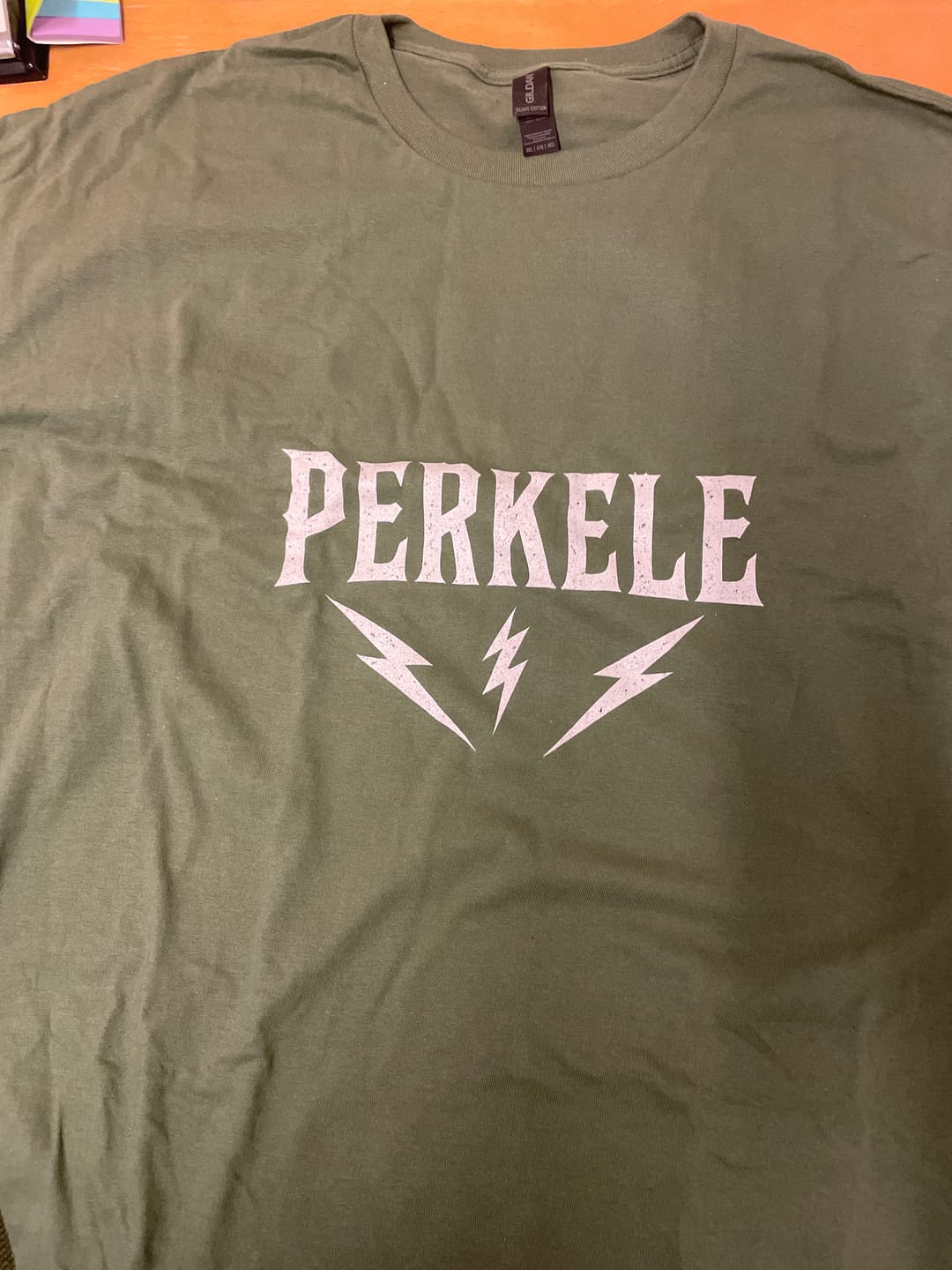 Customer photo review of PERKELE – T-shirt med blixtar