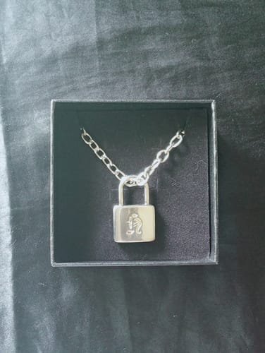Customer photo review of SKZ World Tour Dominate: celebrATE Hyunjin Necklace
