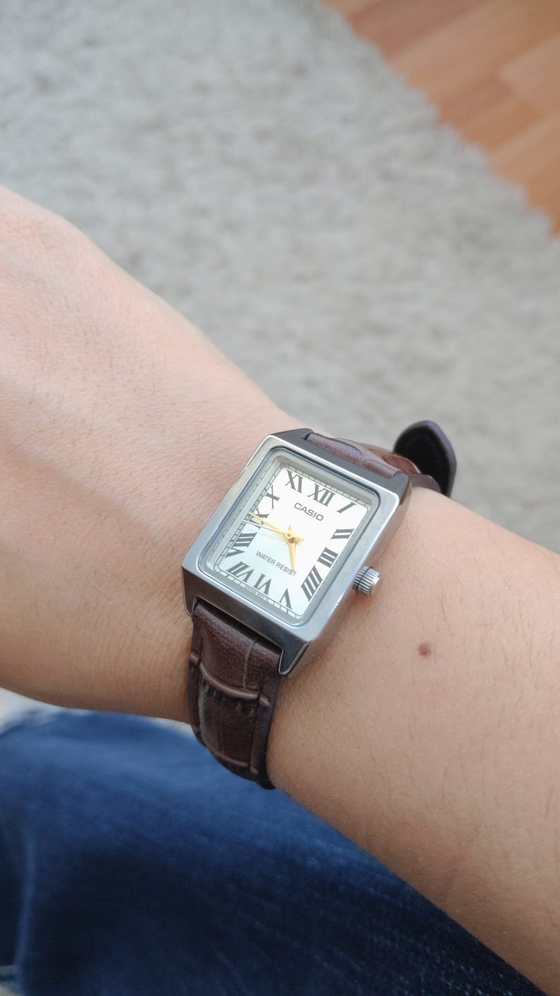 Customer photo review of Reloj Casio Tank Análogo LTP-V007L-9BUDF Cuero Dial Champaña