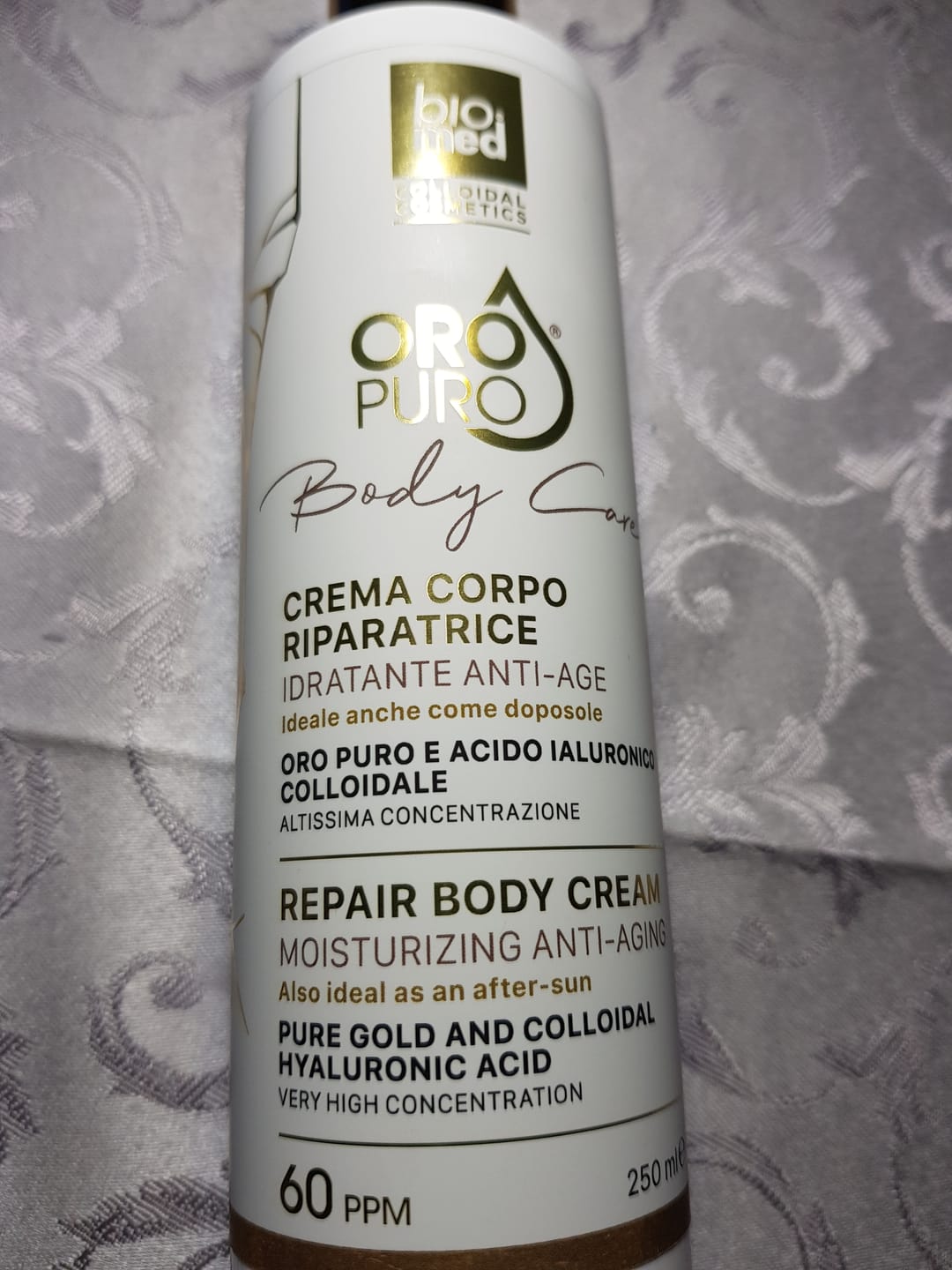 Customer photo review of Crema corpo riparatrice all'Oro e Ialuronico 250 ml – la tua pelle, il tuo capolavoro