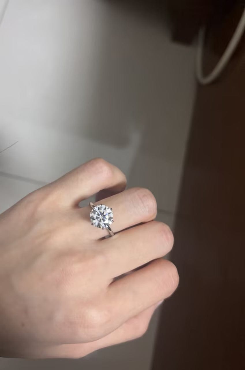 Customer photo review of Rodiffy Moissanite 4.0 Ct Round Cut 6 Prong Engagement Ring For Women