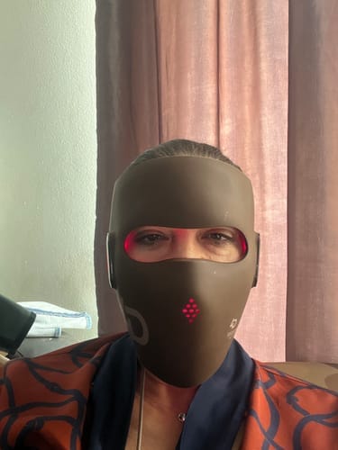 Customer photo review of JOVS 4D Laser Light Therapy Mask