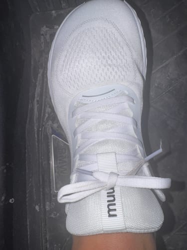 Customer's top-down view of a white MUUV Flow Pickleball Shoe, showing the wide toe box.