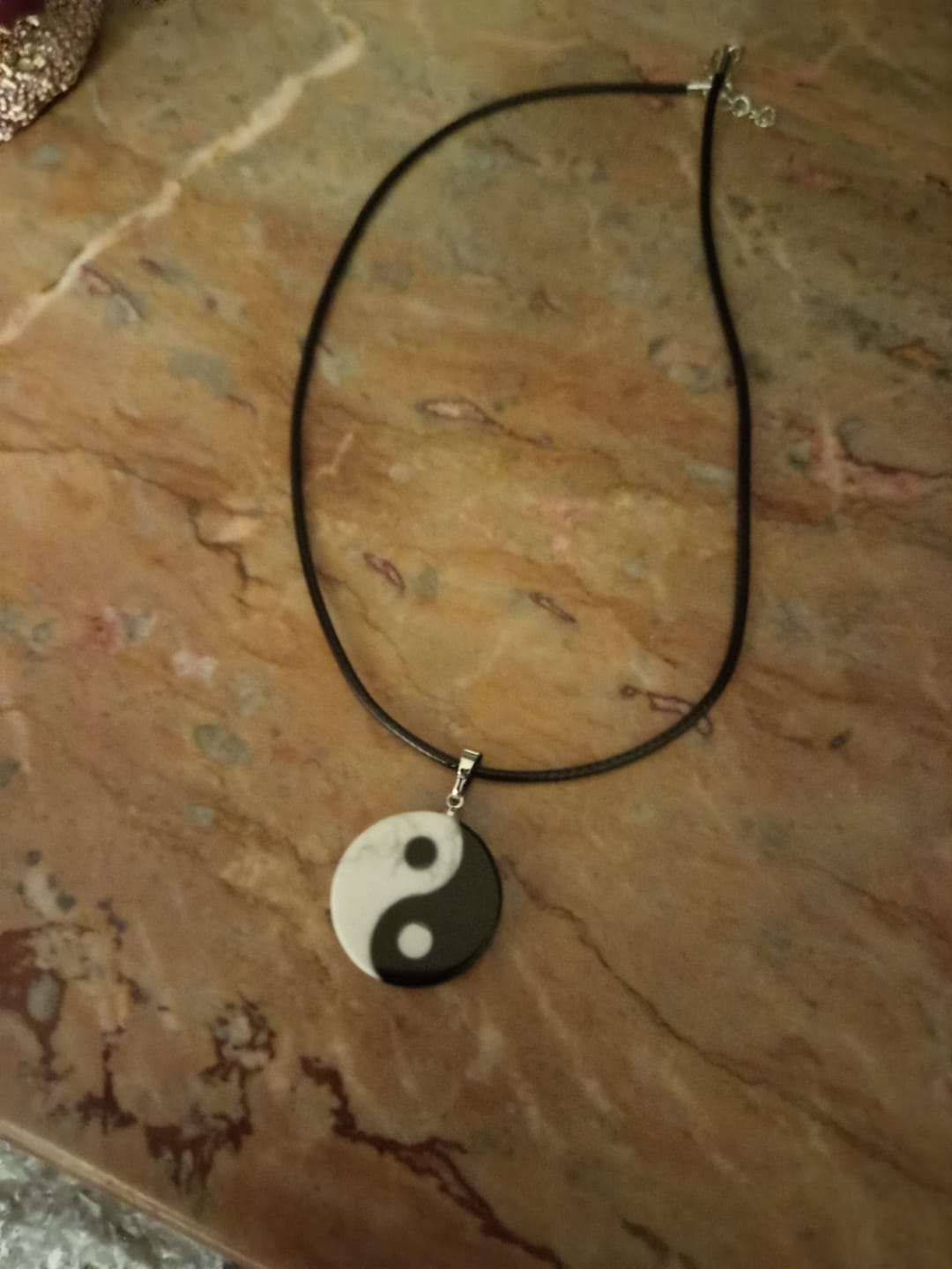 Customer photo review of Pendentif "Yin-Yang" en Howlite & Obsidienne Noire