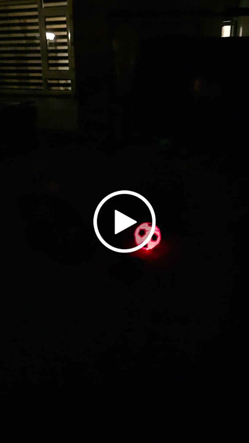 Opinión en vídeo de un cliente sobre el balón de fútbol luminoso LedsMove™