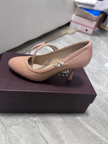 Customer photo review of Stiletto heels with round toes and low-cut design