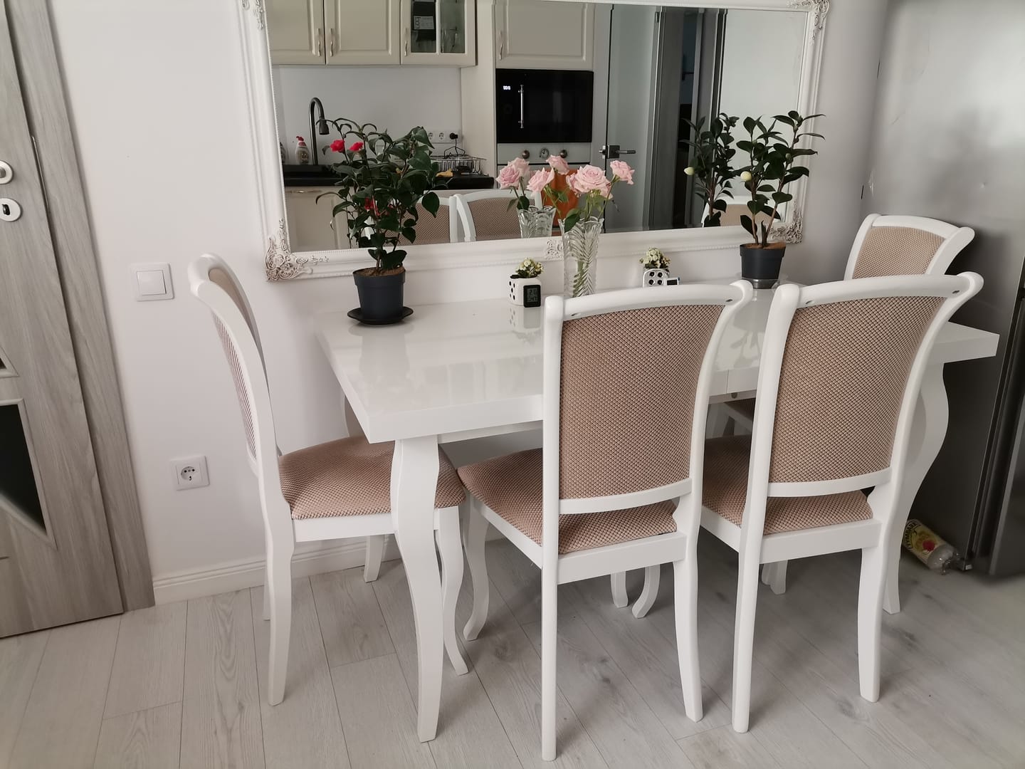 Customer photo review of Scaun MN-SC, alb/bej, stofa/lemn, 45x42x96 cm