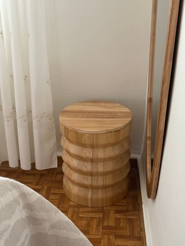 Customer photo review of SANTIAGO - Pouf bout de canapé en bois massif avec rangement