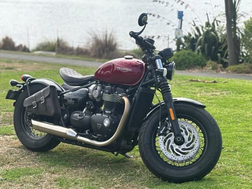 Customer photo review of Triumph Bobber Right Side Solo Bag - TBR01