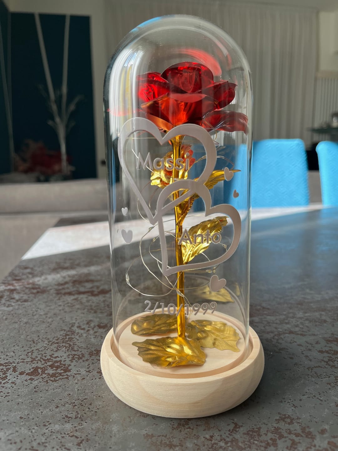 Customer photo review of Ti amo - Rosa eterna sotto campana di vetro con luce LED personalizzata con nomi e data dell'anniversario