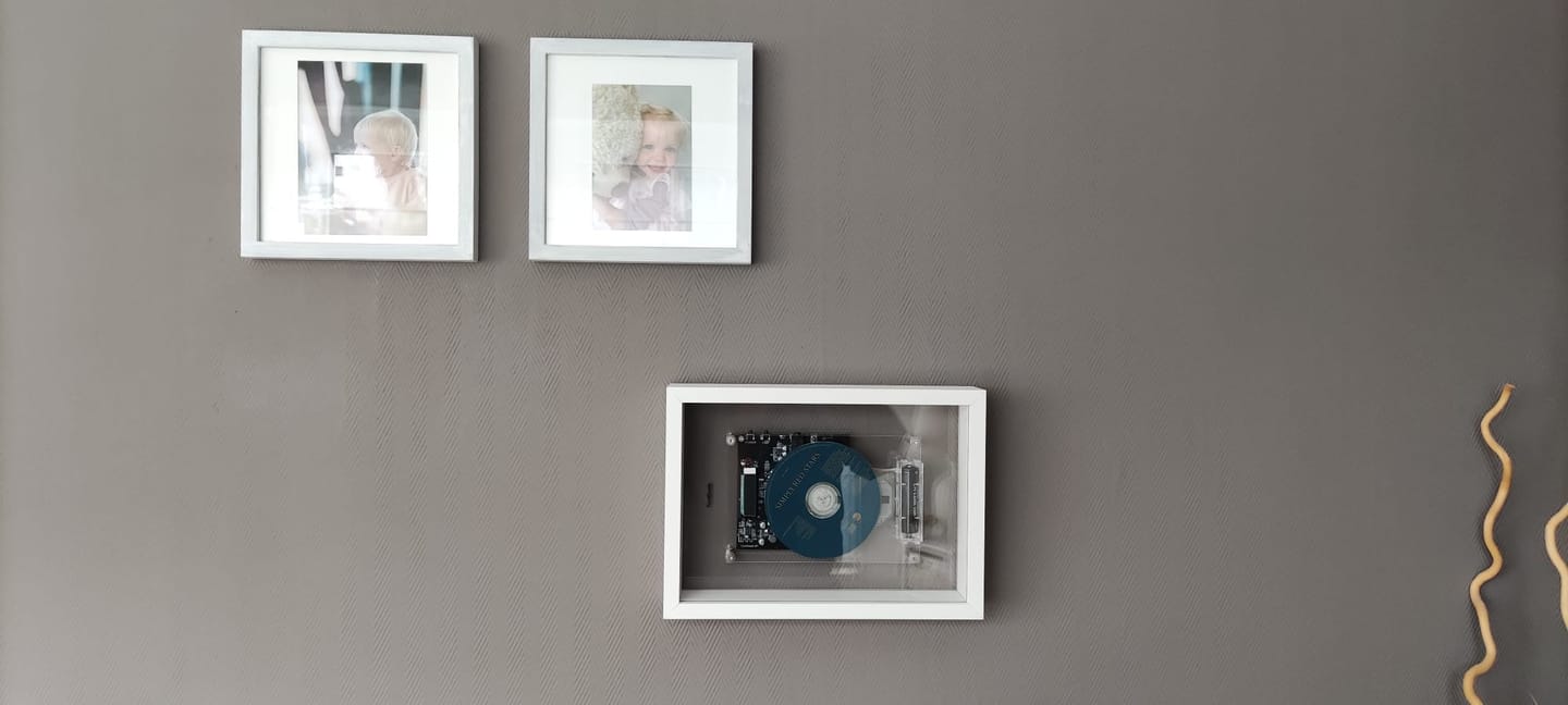 Customer photo review of M1 Music Frame CD Player