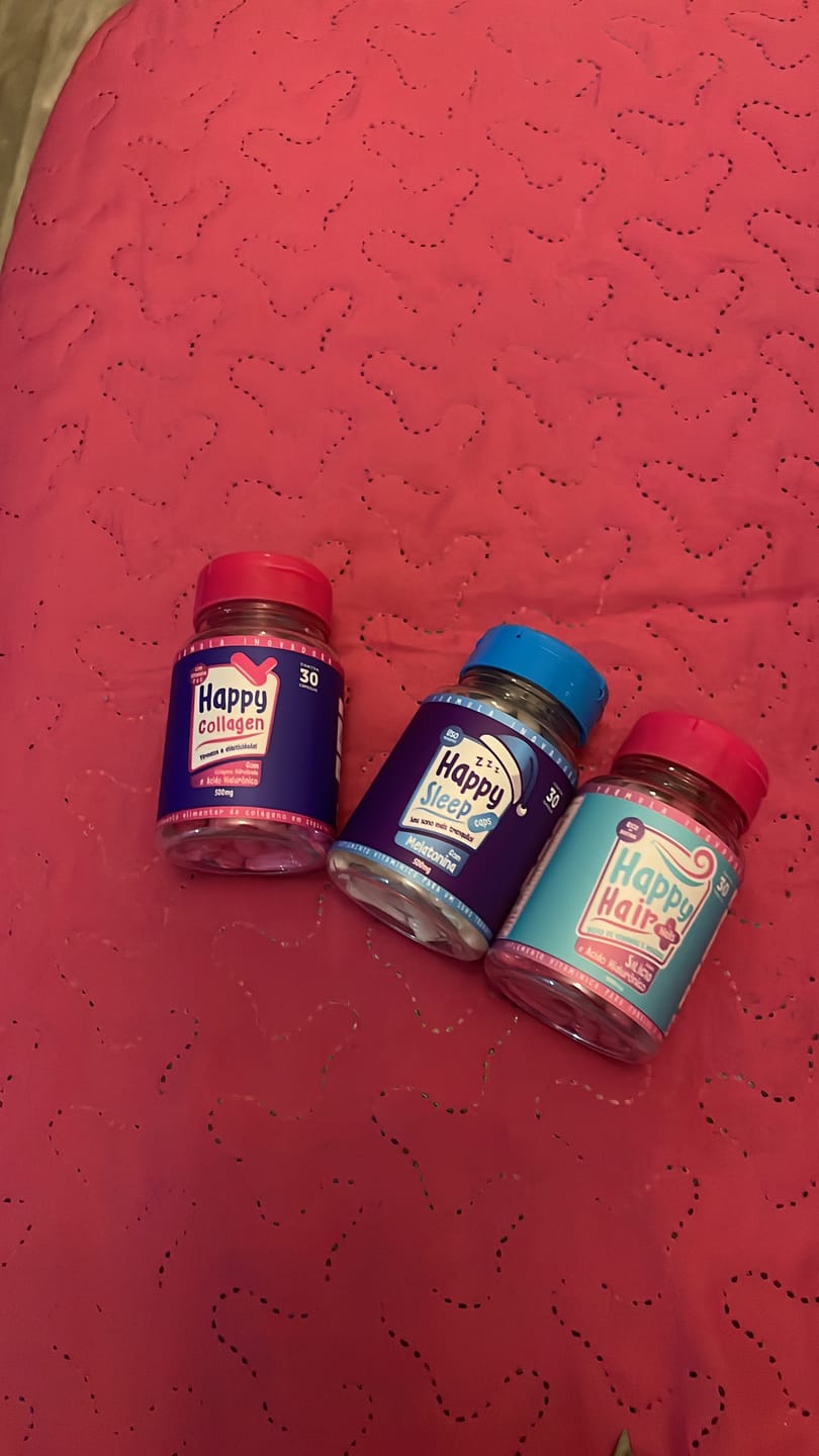 Customer photo review of Happy Hair 2 Potes + 1 Melatonina Grátis + 1 Colágeno Grátis